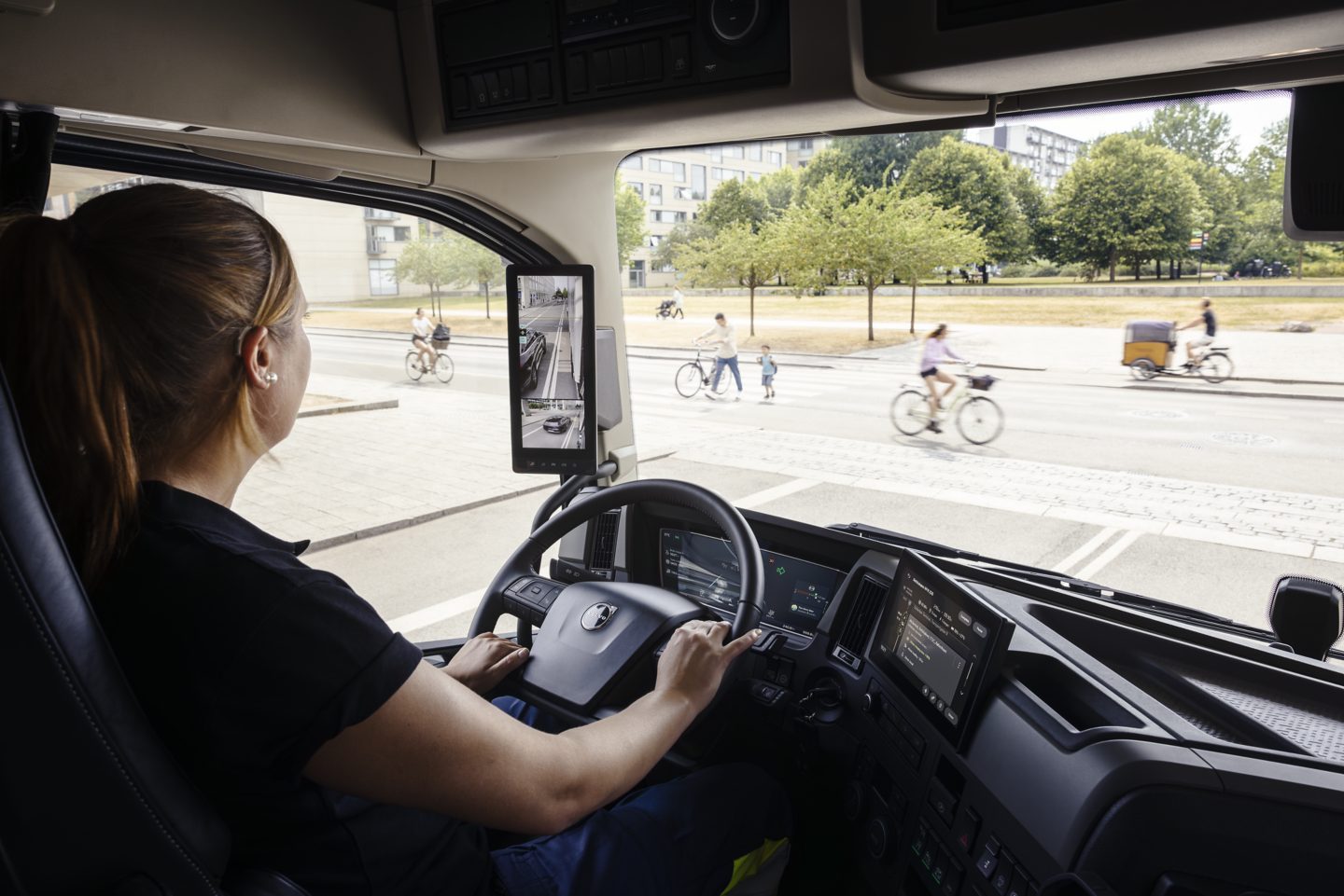 Volvo Dynamic Steering offers full control and stability, combined with less strain.